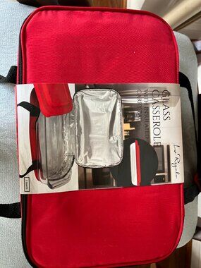 NWT Le Regalo 3 Qt Rectangular Glass Casserole with Lid & Insulated Carry Bag
